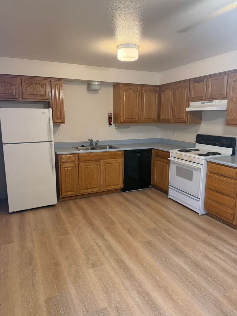 Springfield Apartment: 2420 Pheasant Boulevard
