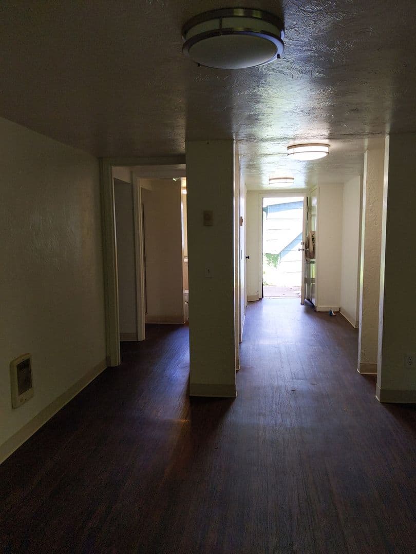 Eugene Apartment: 1698 Riverview St