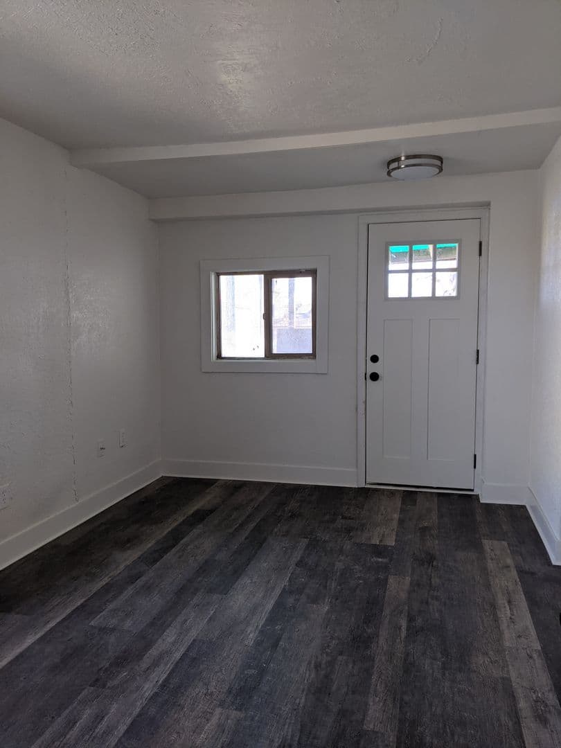 Harrisburg Apartment: 23475 Hwy 99 E