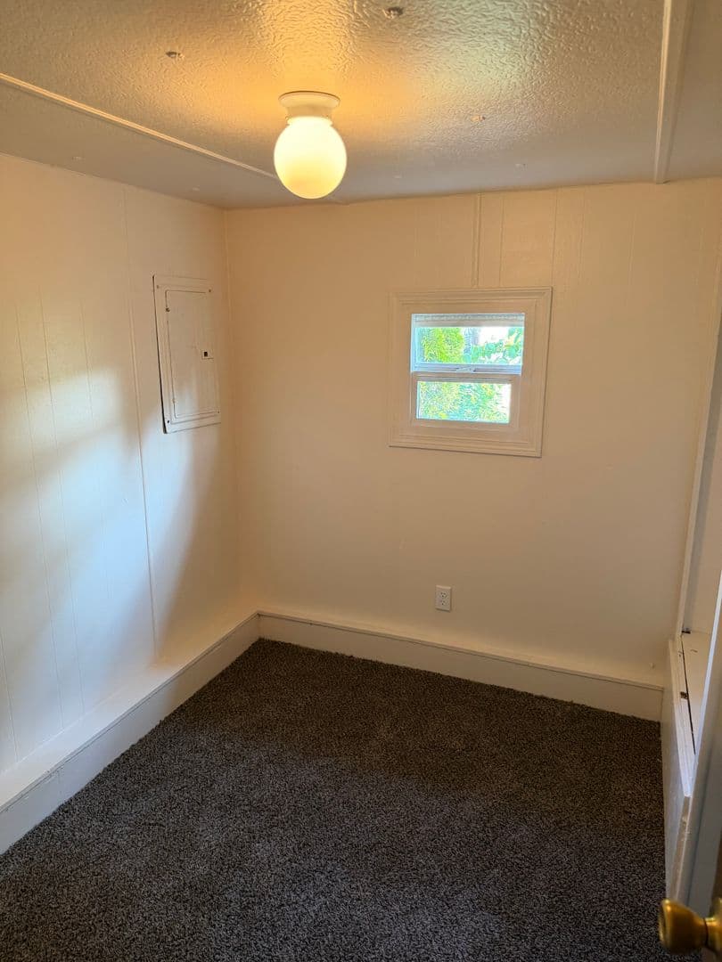 Springfield Apartment: 1273 33rd St