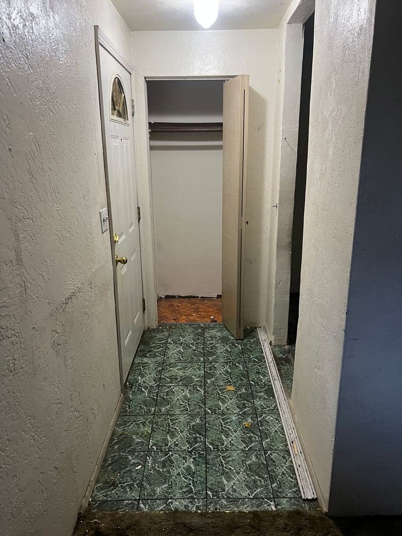 Springfield Apartment: 1973 18th Street