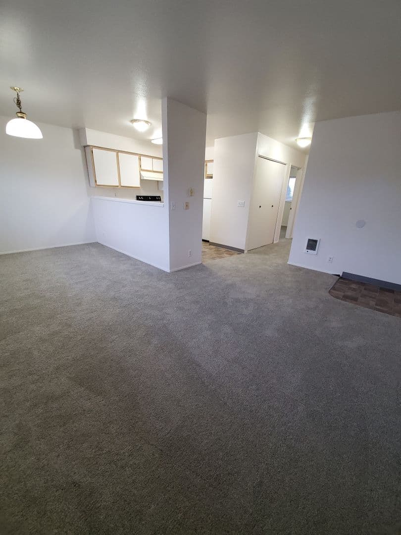 Eugene Apartment: 29840 Willow Creek Road