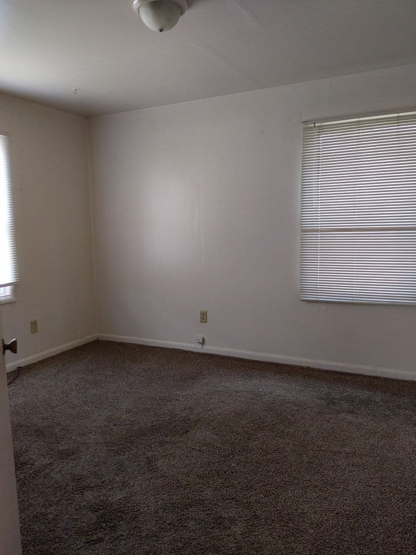 Eugene Apartment: 330 Howard Ave.