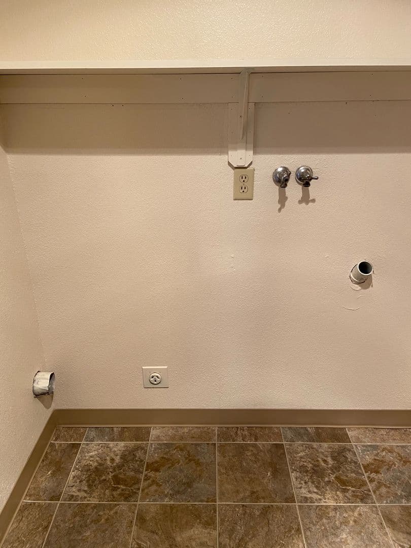 Springfield Apartment: 290 S. 47th