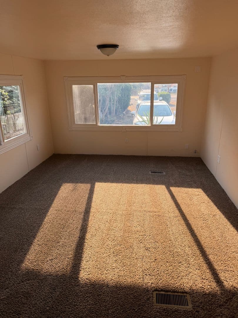 Springfield Apartment: 1273 33rd St