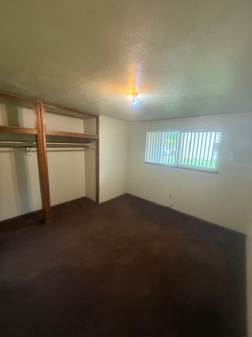 Eugene Apartment: 10-68A N Grand St