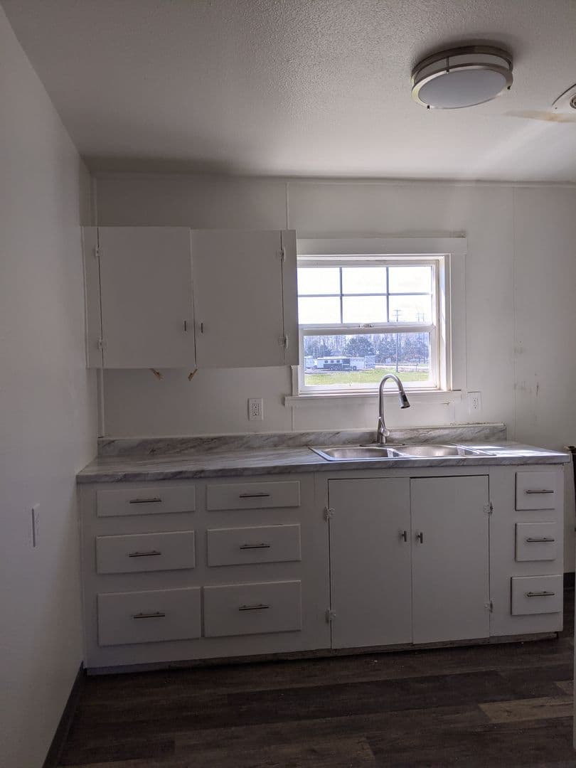 Harrisburg Apartment: 23475 Hwy 99 E