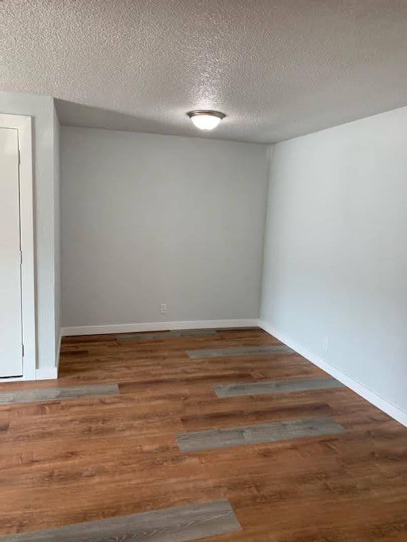Eugene Apartment: 142 Jefferson Street