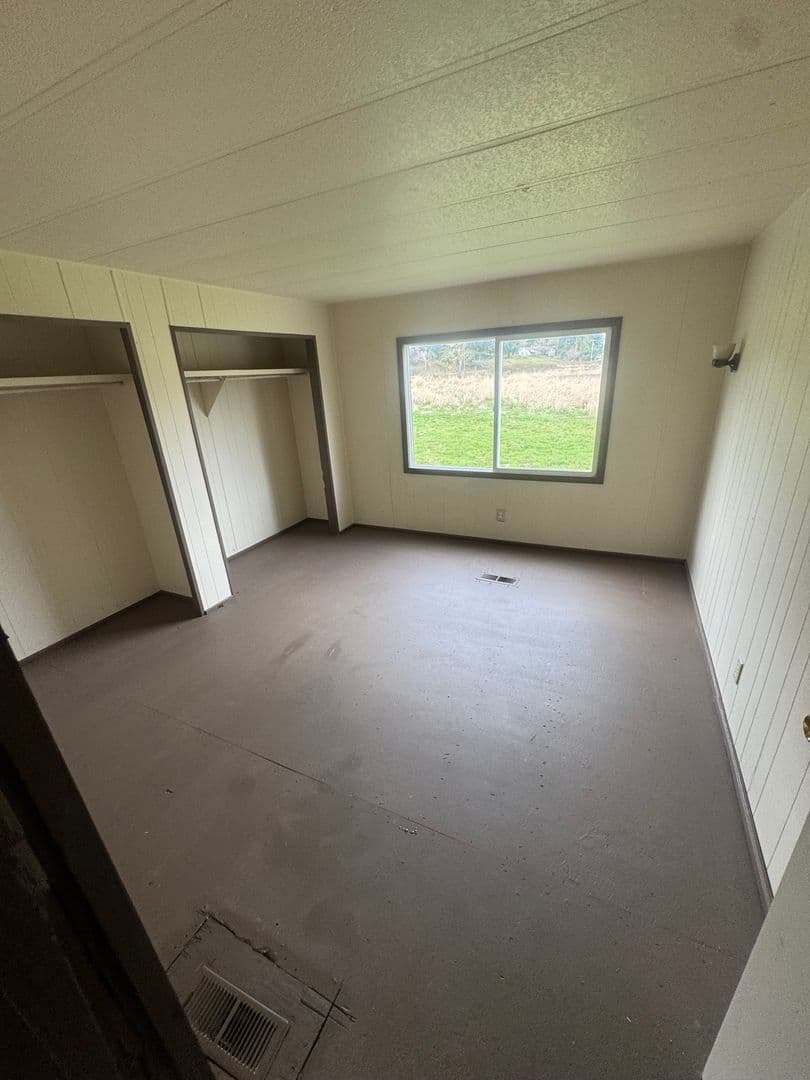 Lorane House: 27652 Siuslaw River Road