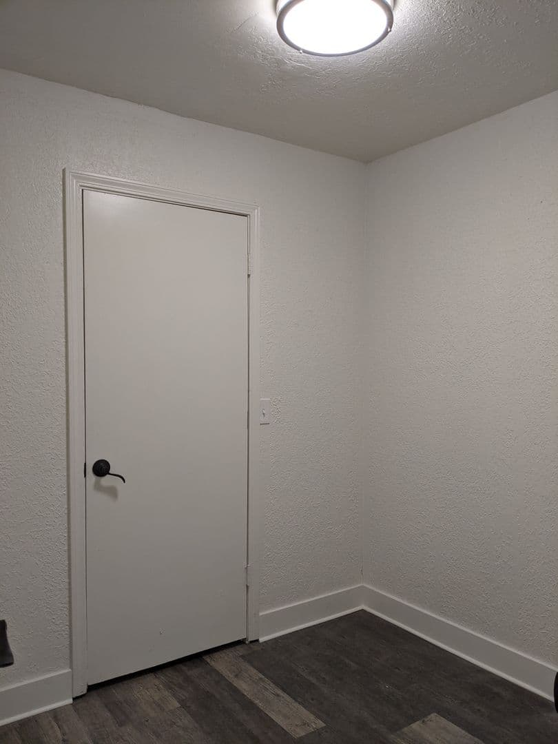 Harrisburg Apartment: 23475 Hwy 99 E