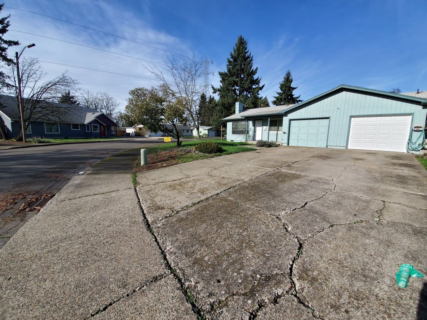 Springfield Apartment: 1238/1240 Kenray Loop