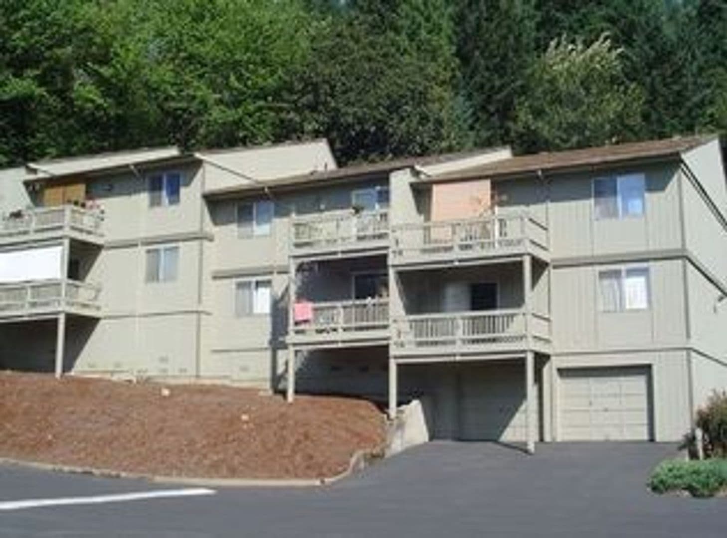 Eugene Apartment: 4001 Potter Street