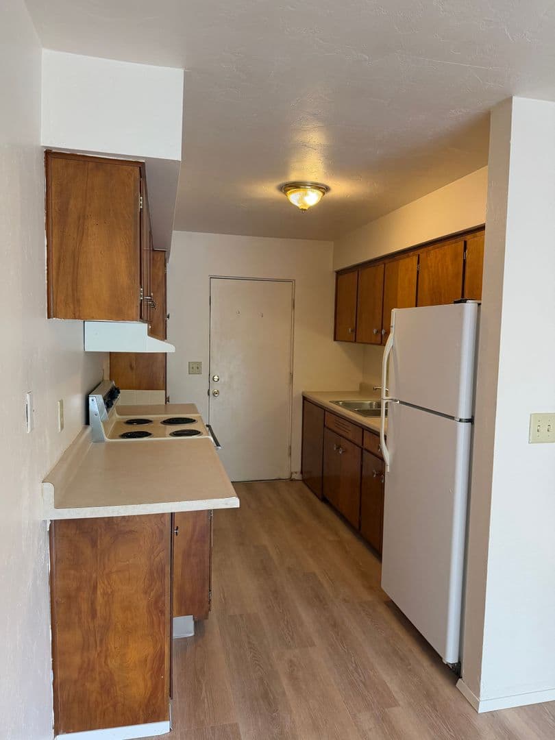 Springfield Apartment: Riverview Apartments