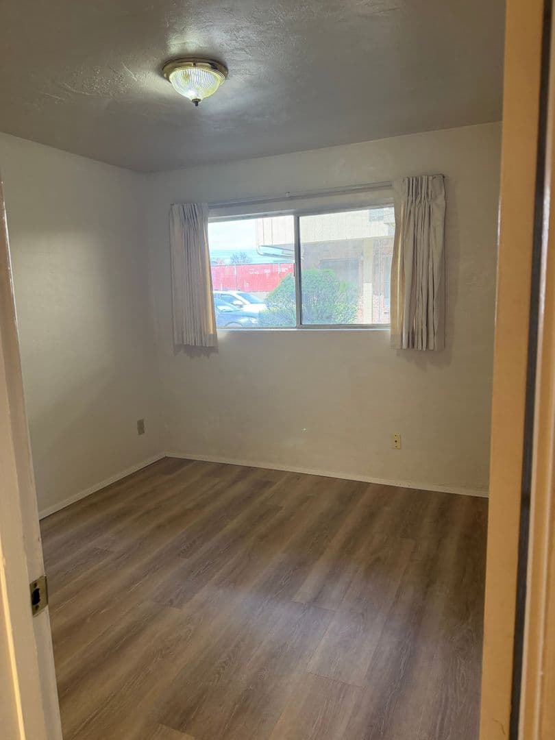 Springfield Apartment: Riverview Apartments
