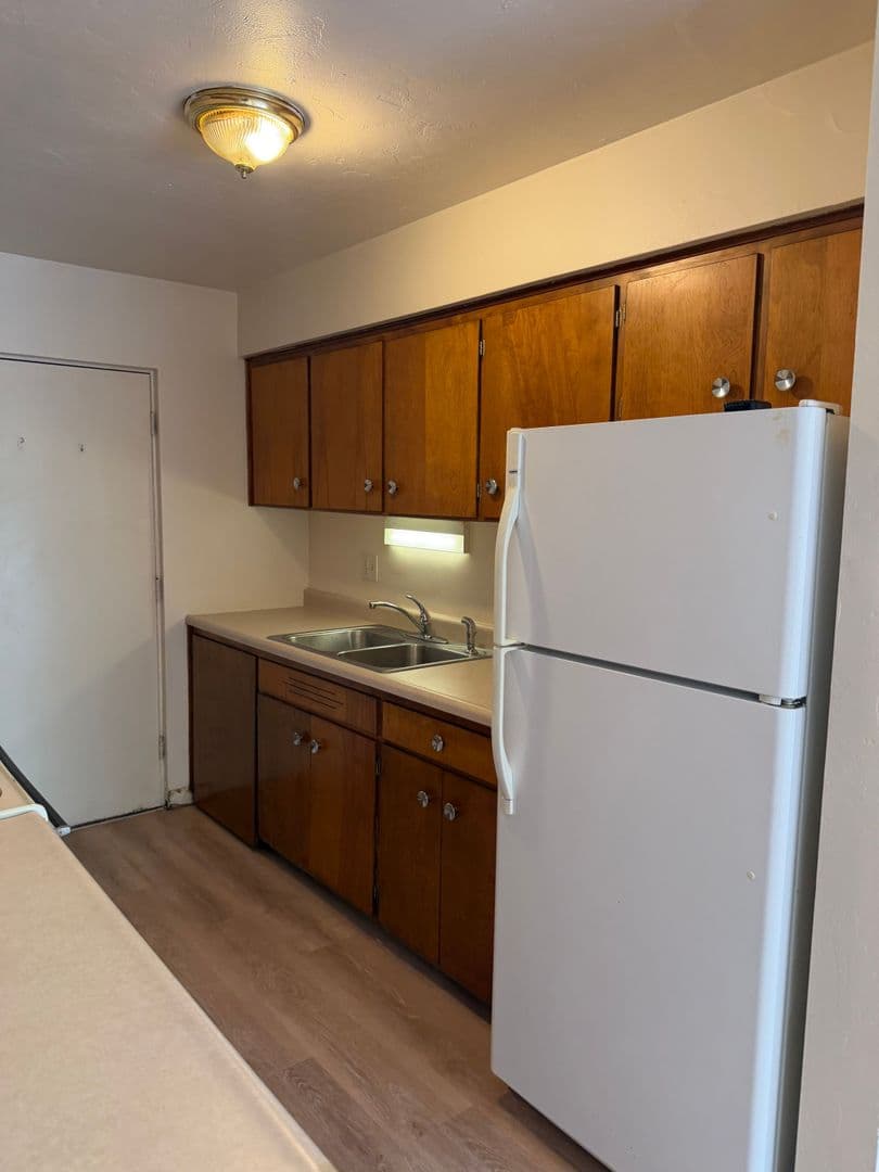 Springfield Apartment: Riverview Apartments