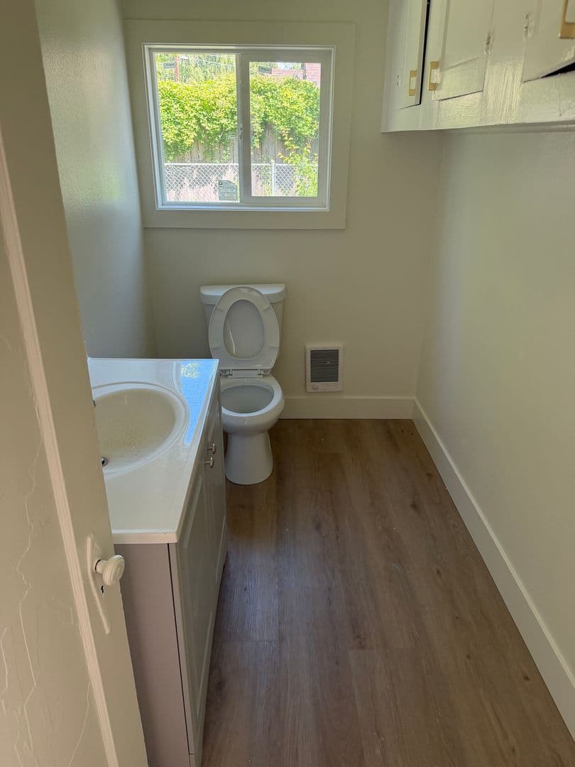 Eugene Apartment: 330 Howard Ave.