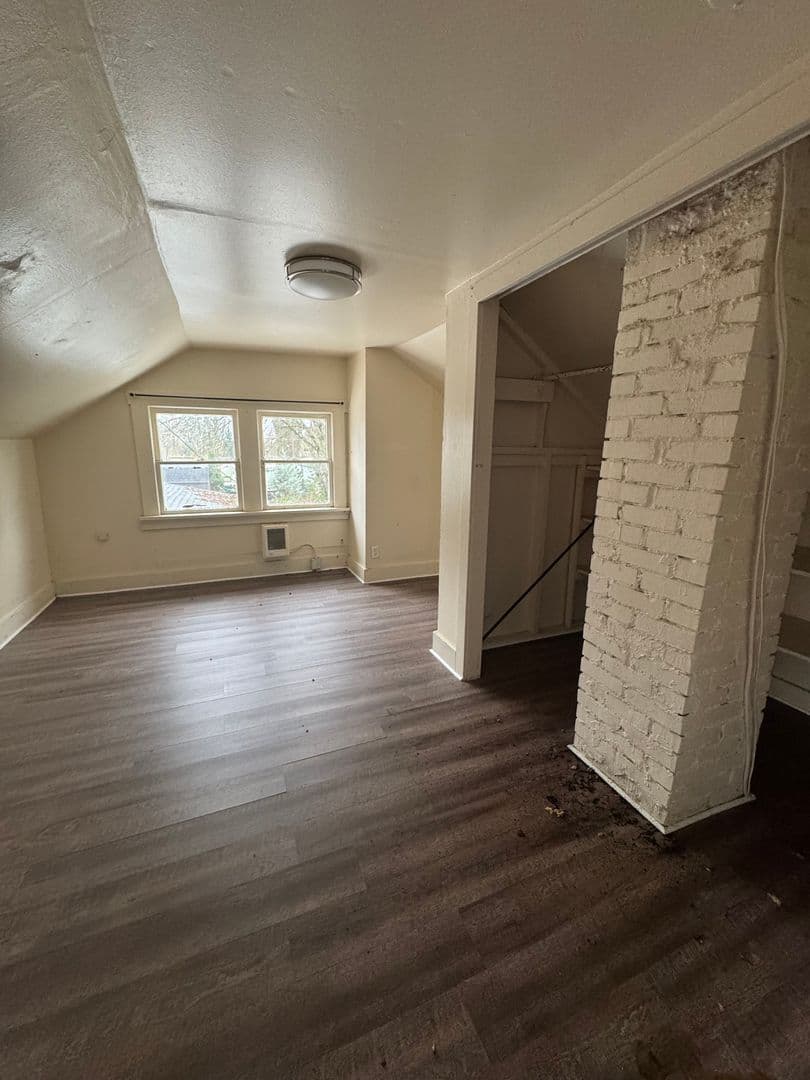 Coburg Apartment: 91012 S Willamette St #1-4