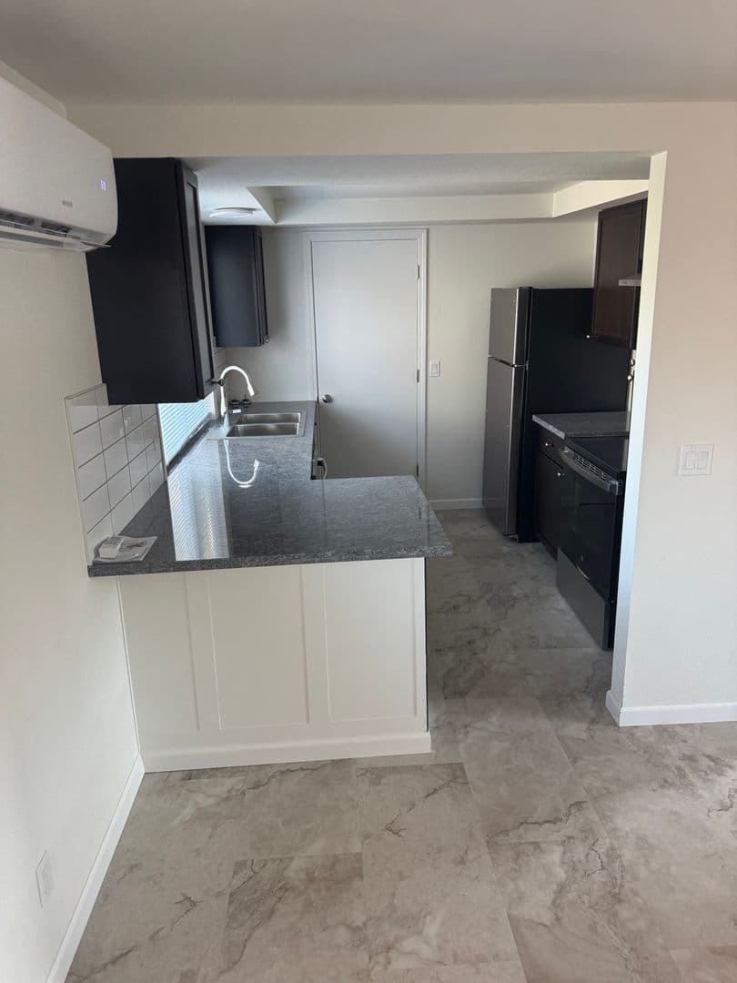 Springfield Apartment: 5324 & 5326 A Street