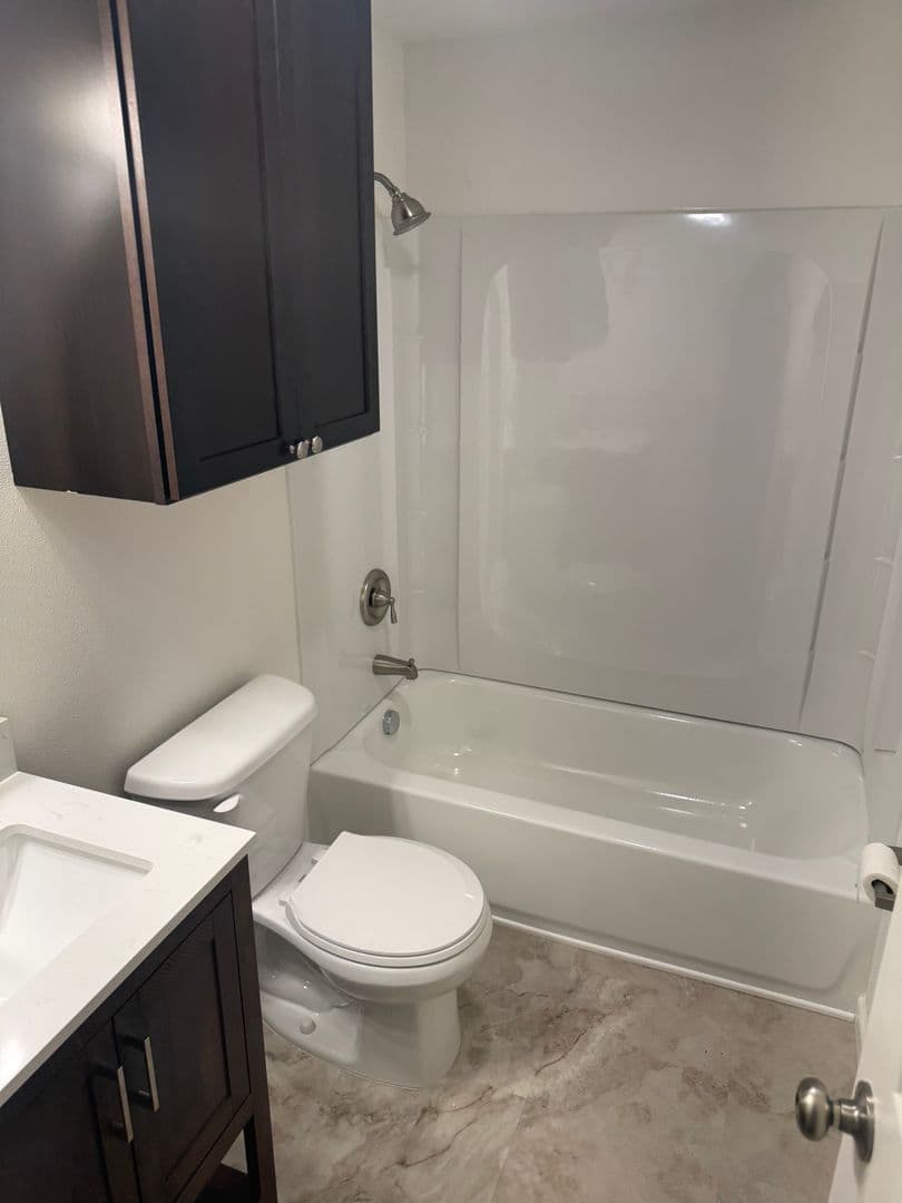 Springfield Apartment: 5324 & 5326 A Street