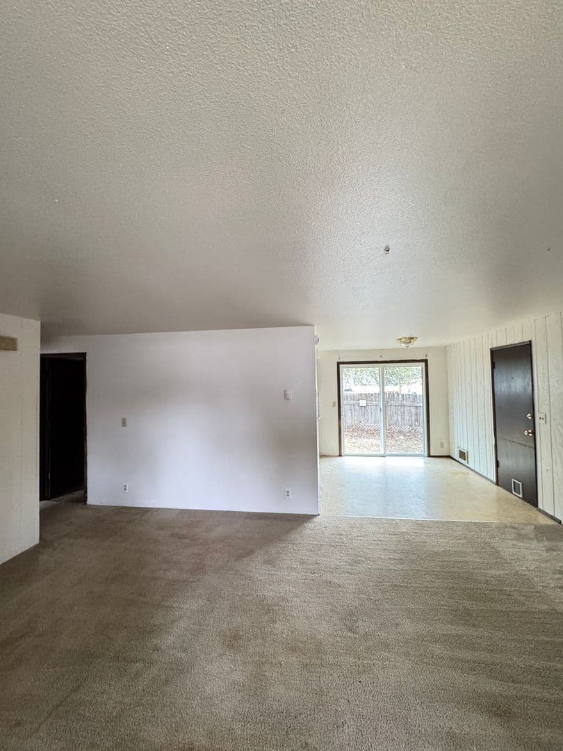 Springfield Apartment: 103 & 105 South 70th Street