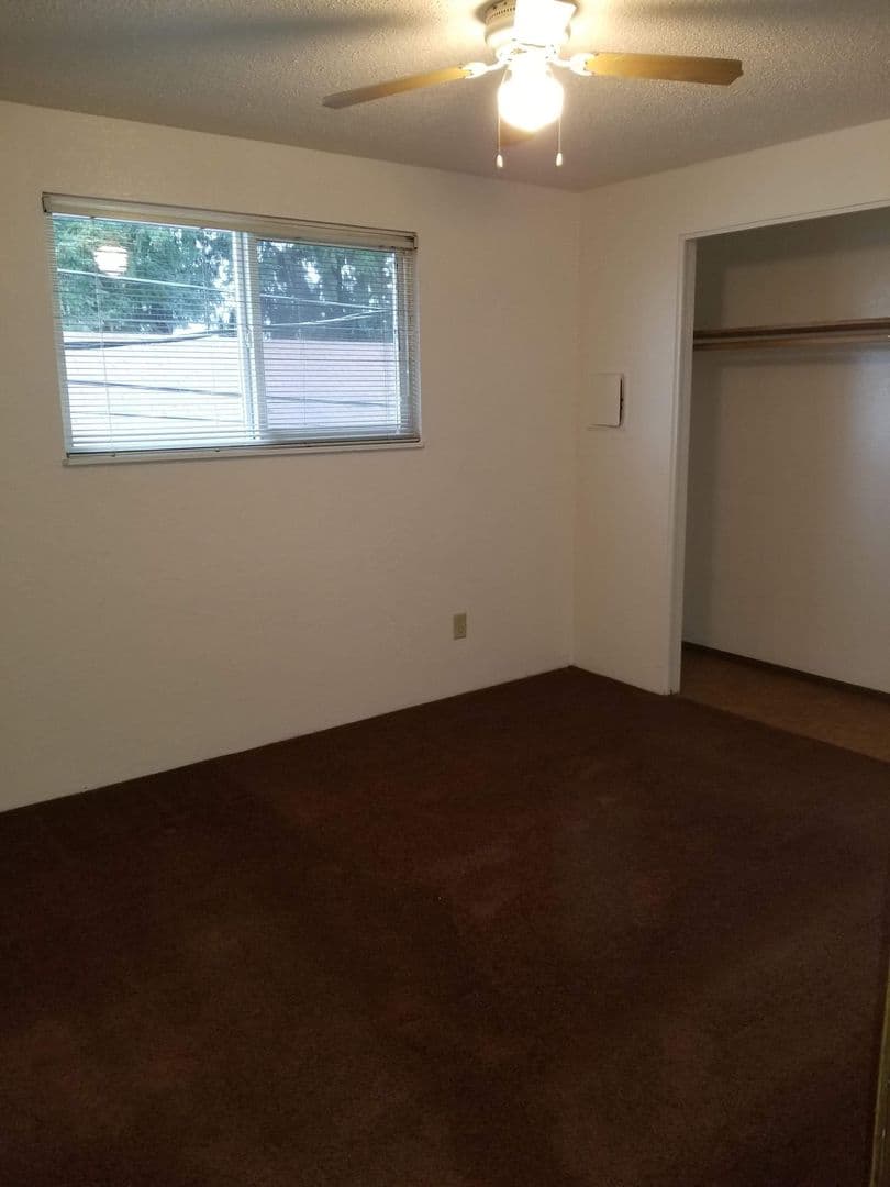 Eugene Apartment: 2090 Roosevelt Blvd.
