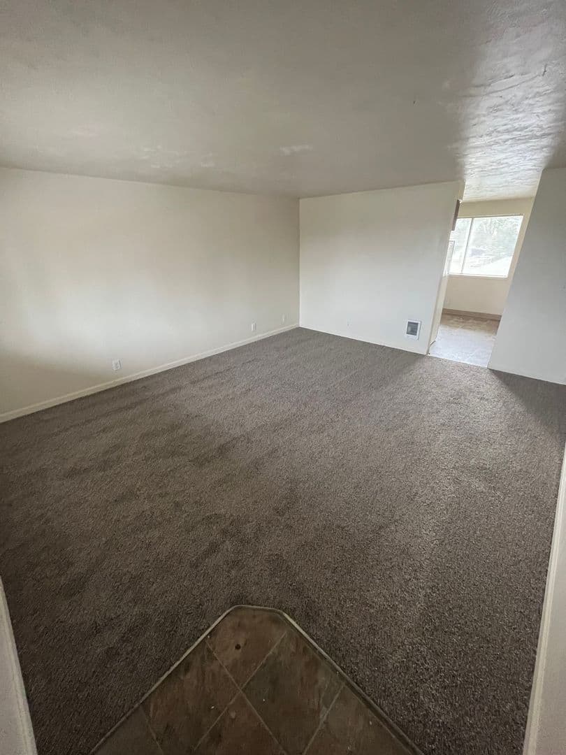 Springfield Apartment: 520 S. 42nd