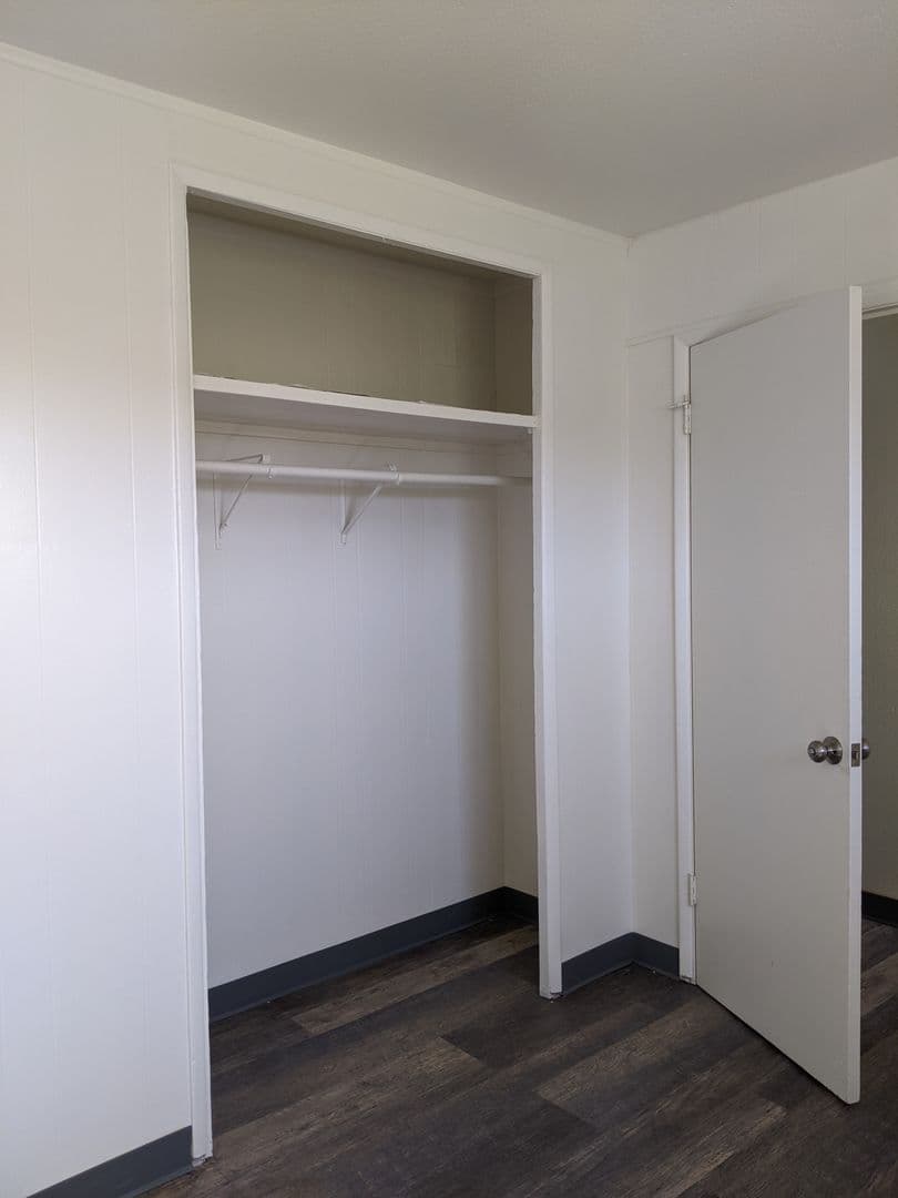 Harrisburg Apartment: 23475 Hwy 99 E