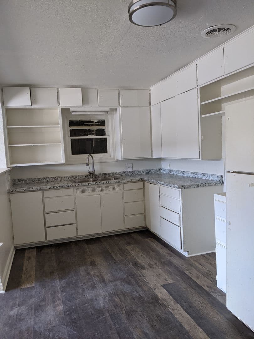 Harrisburg Apartment: 23475 Hwy 99 E