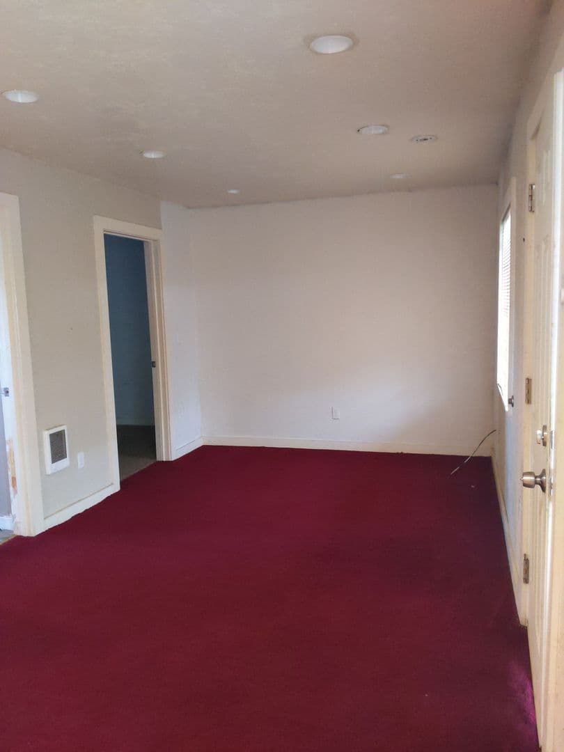 Harrisburg Apartment: 23475 Hwy 99 E