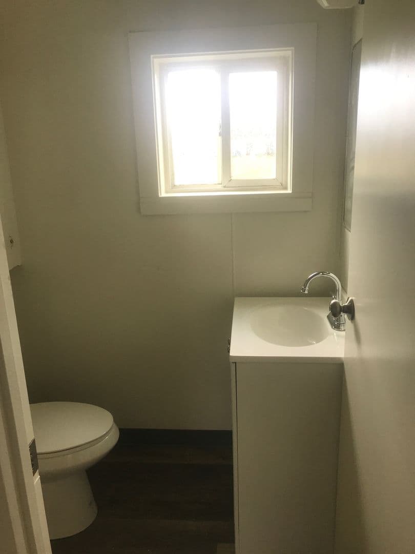 Harrisburg Apartment: 23475 Hwy 99 E