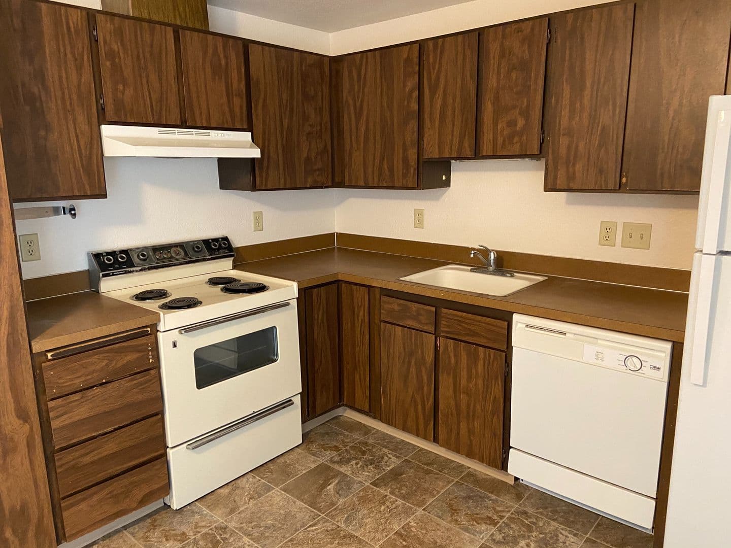 Springfield Apartment: 290 S. 47th