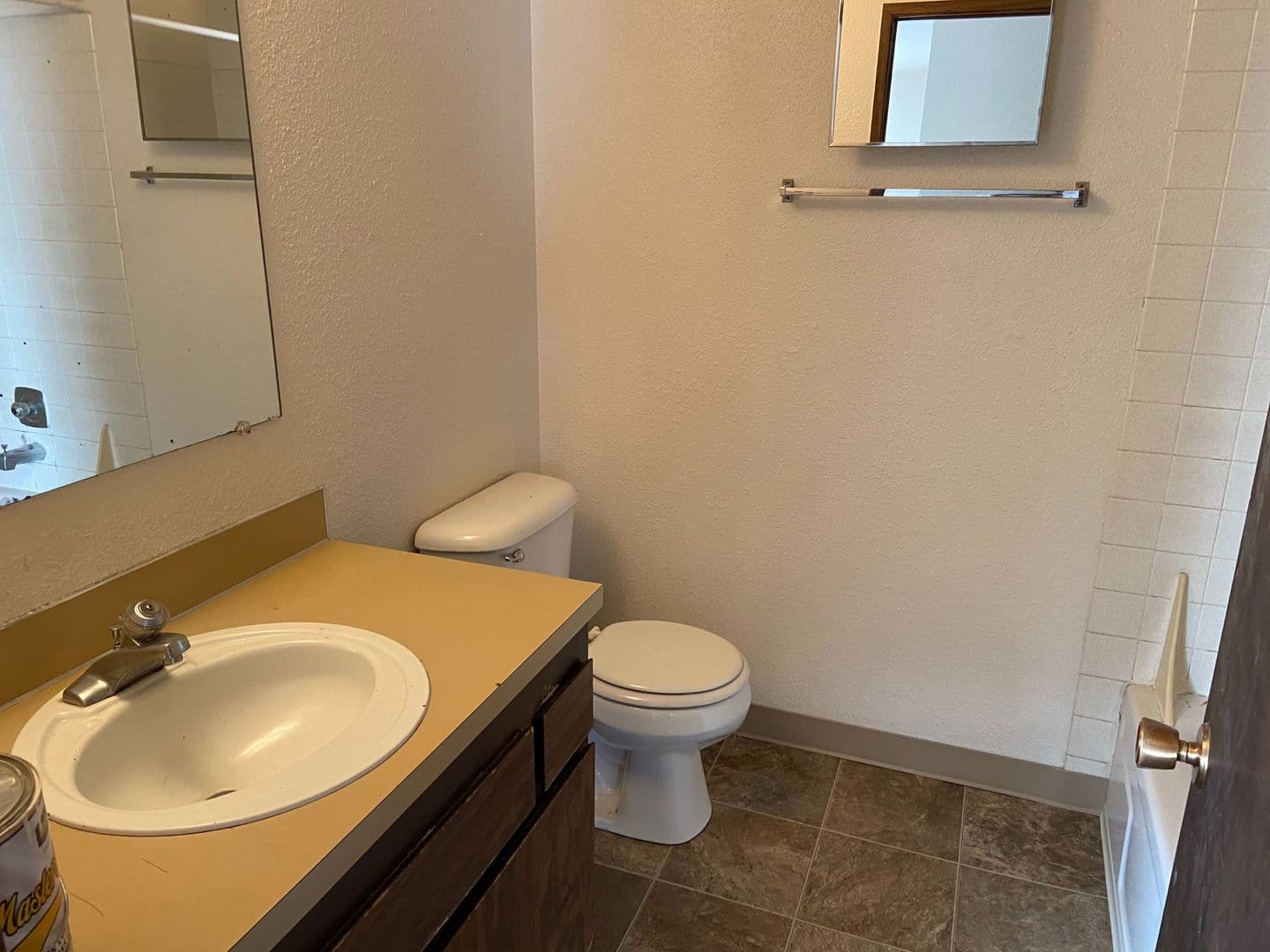 Springfield Apartment: 290 S. 47th