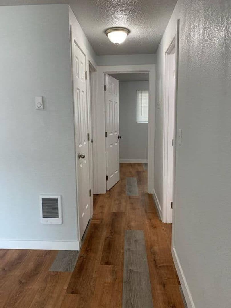 Eugene Apartment: 142 Jefferson Street