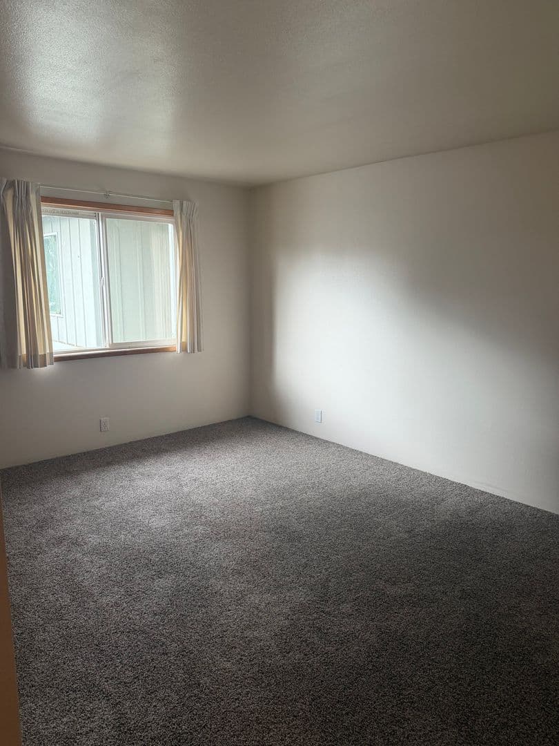 Springfield Apartment: 2420 Pheasant Boulevard