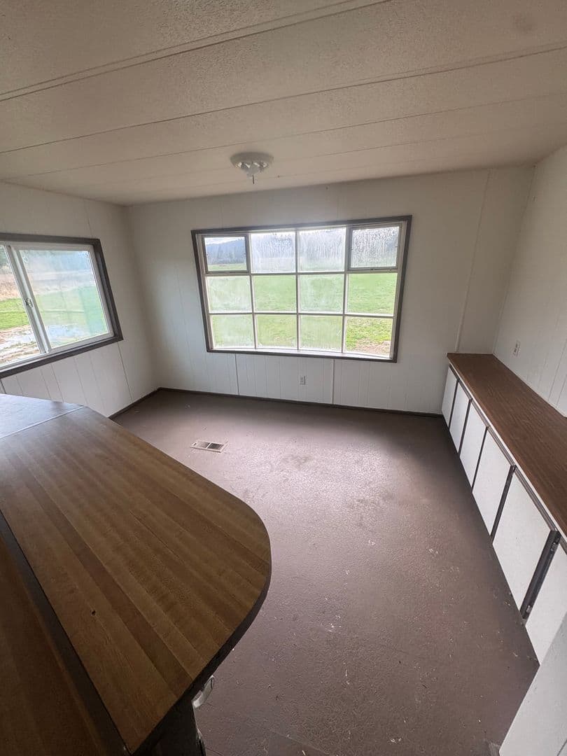 Lorane House: 27652 Siuslaw River Road