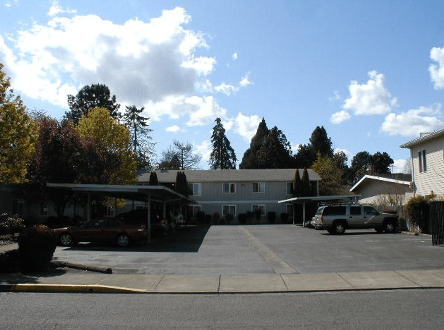 Springfield Apartment: 2420 Pheasant Boulevard