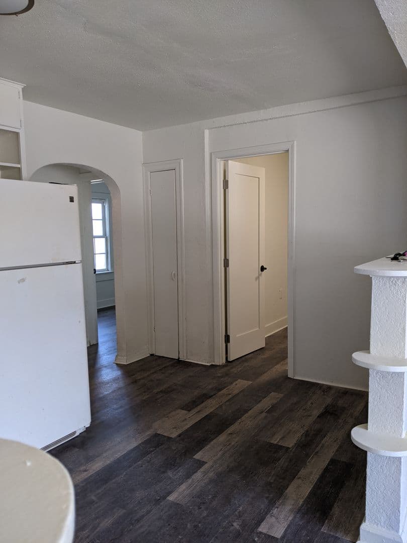 Harrisburg Apartment: 23475 Hwy 99 E
