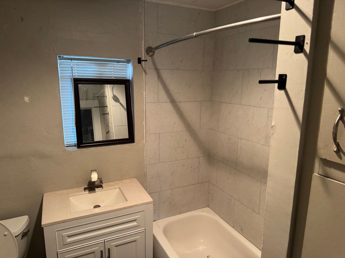 Springfield Apartment: 3785 Main St
