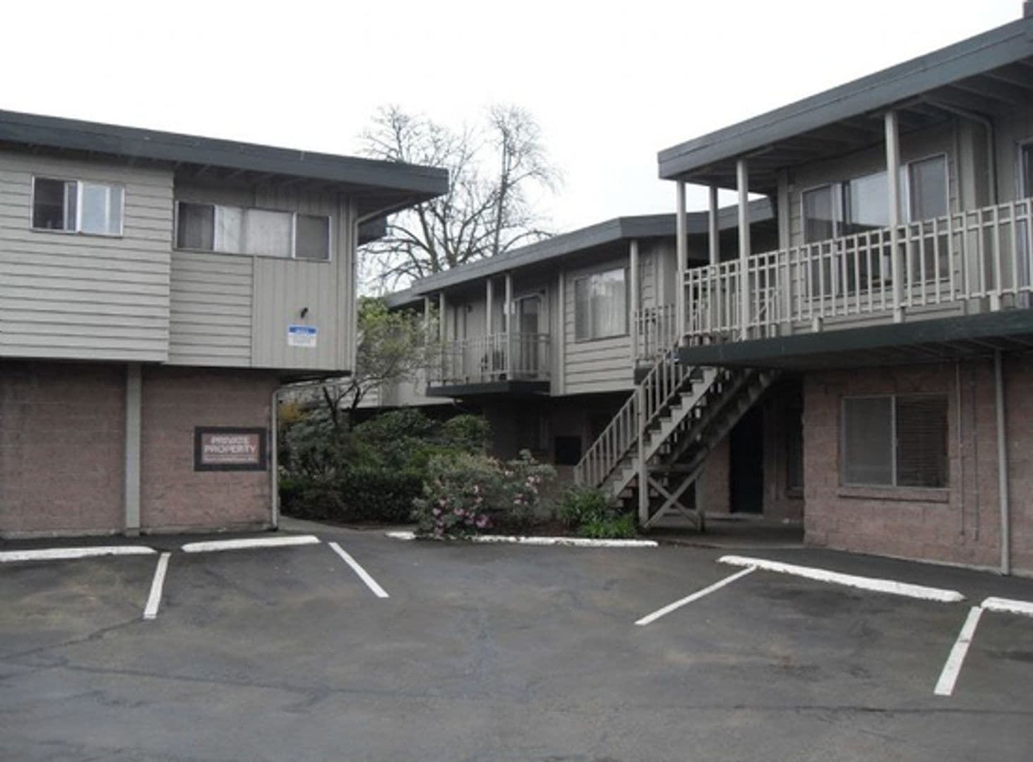 Springfield Apartment: Riverview Apartments