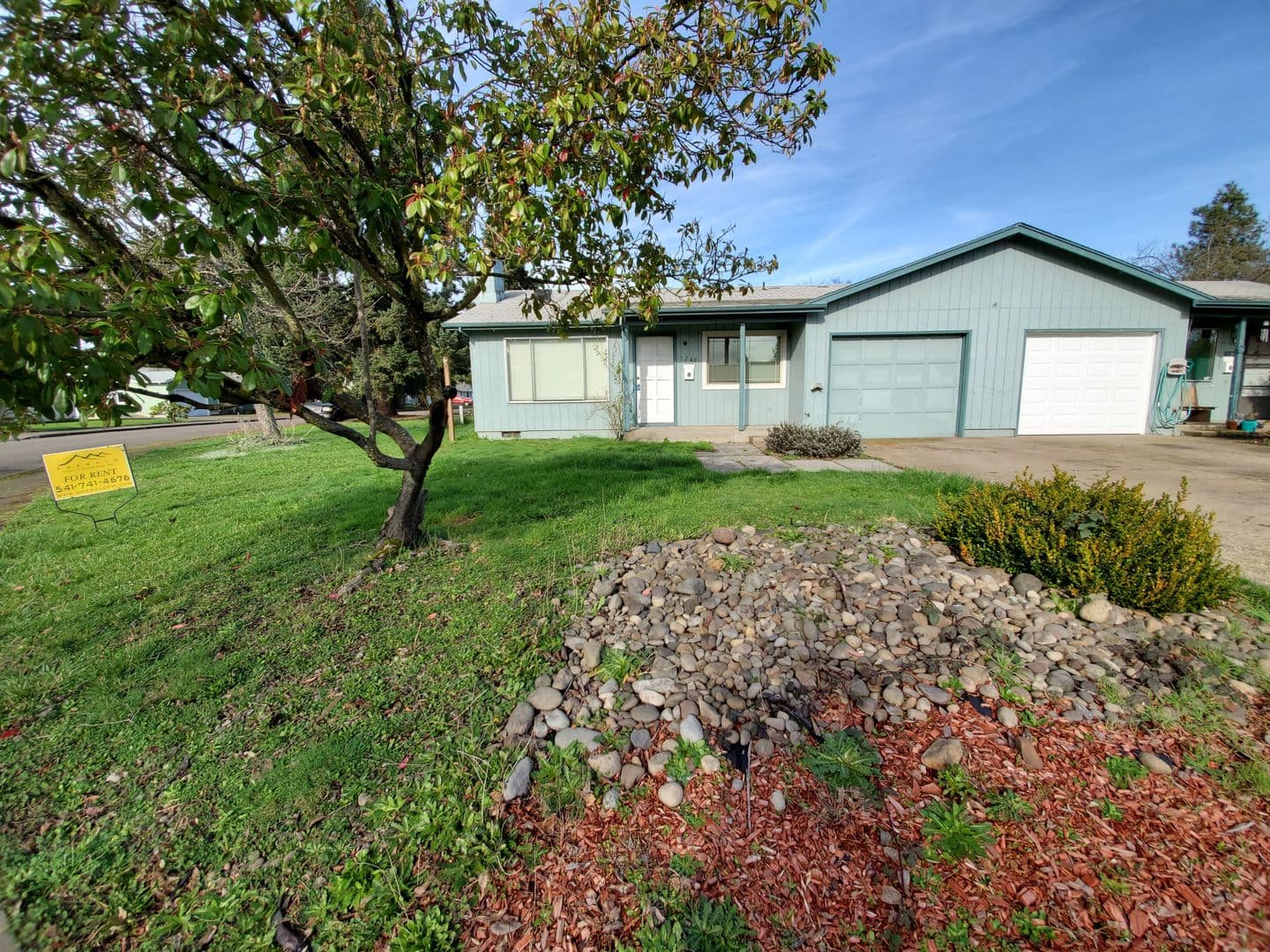 Springfield Apartment: 1238/1240 Kenray Loop