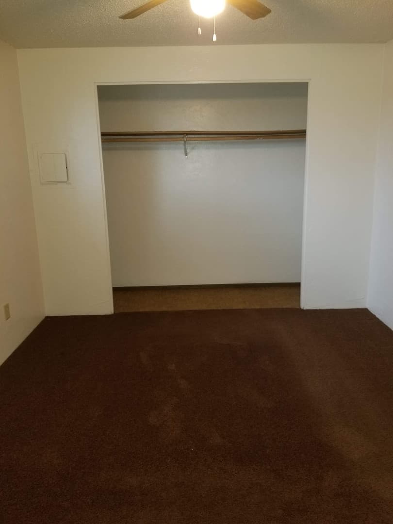 Eugene Apartment: 2090 Roosevelt Blvd.