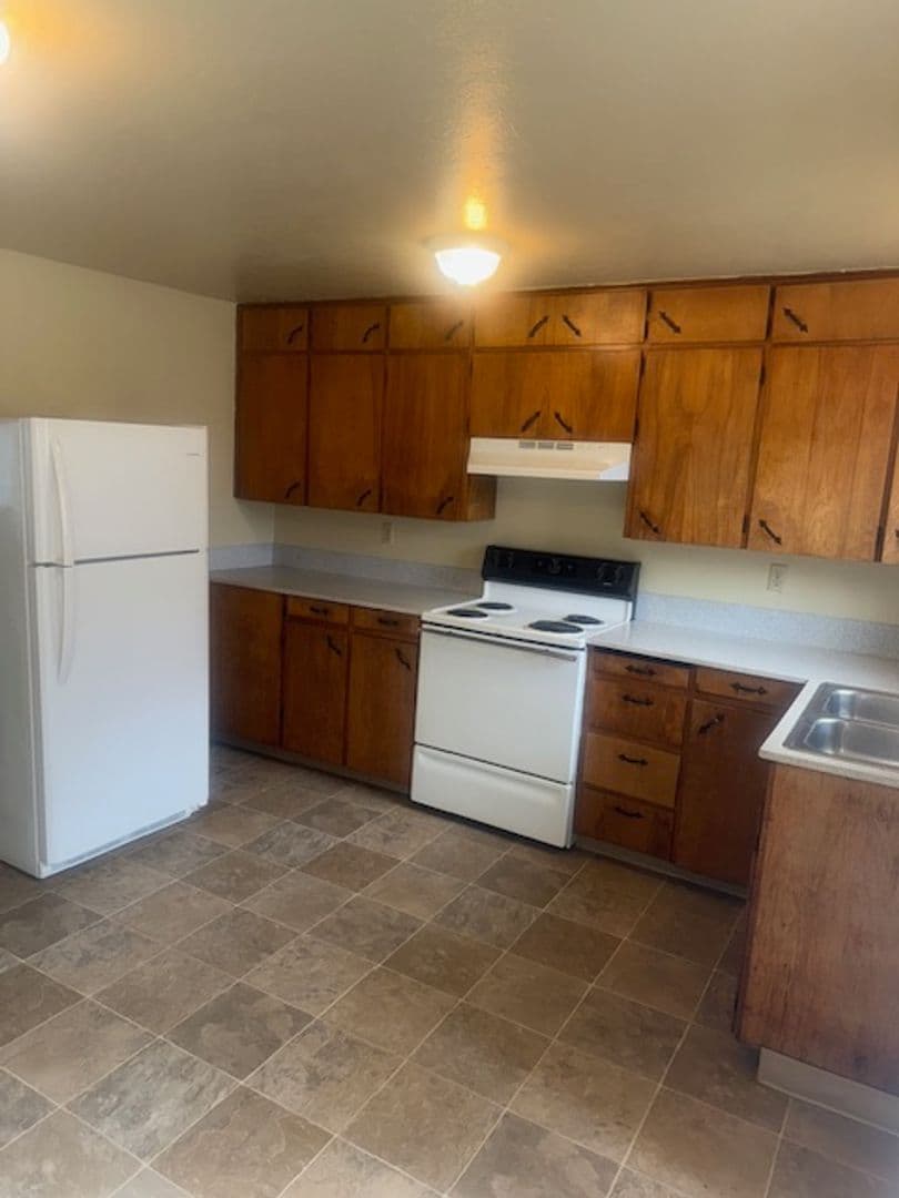 Eugene Apartment: 10-68A N Grand St