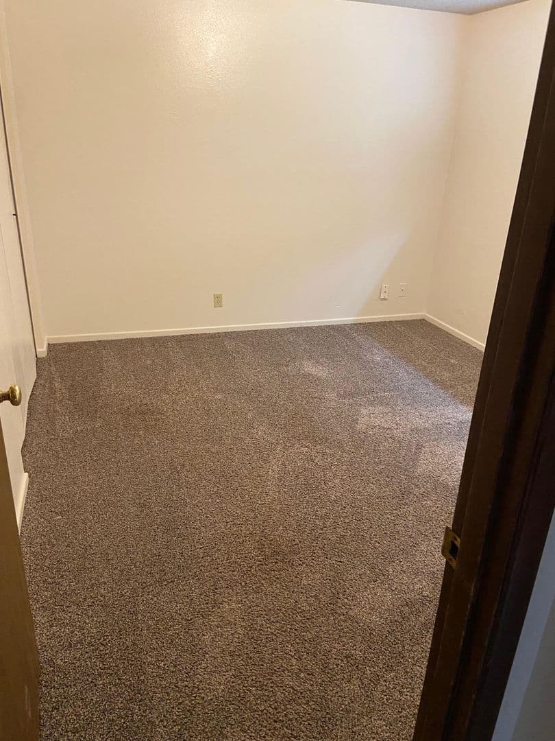 Springfield Apartment: 1238/1240 Kenray Loop