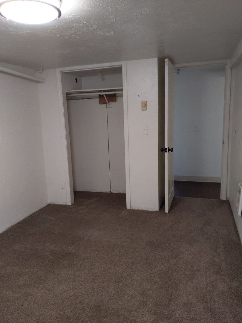 Eugene Apartment: 1698 Riverview St