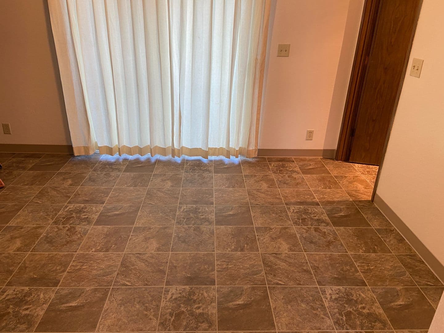 Springfield Apartment: 290 S. 47th