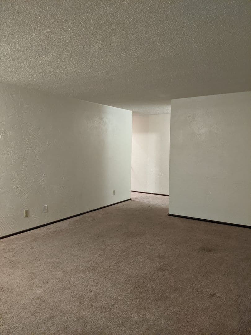 Eugene Apartment: 4001 Potter Street