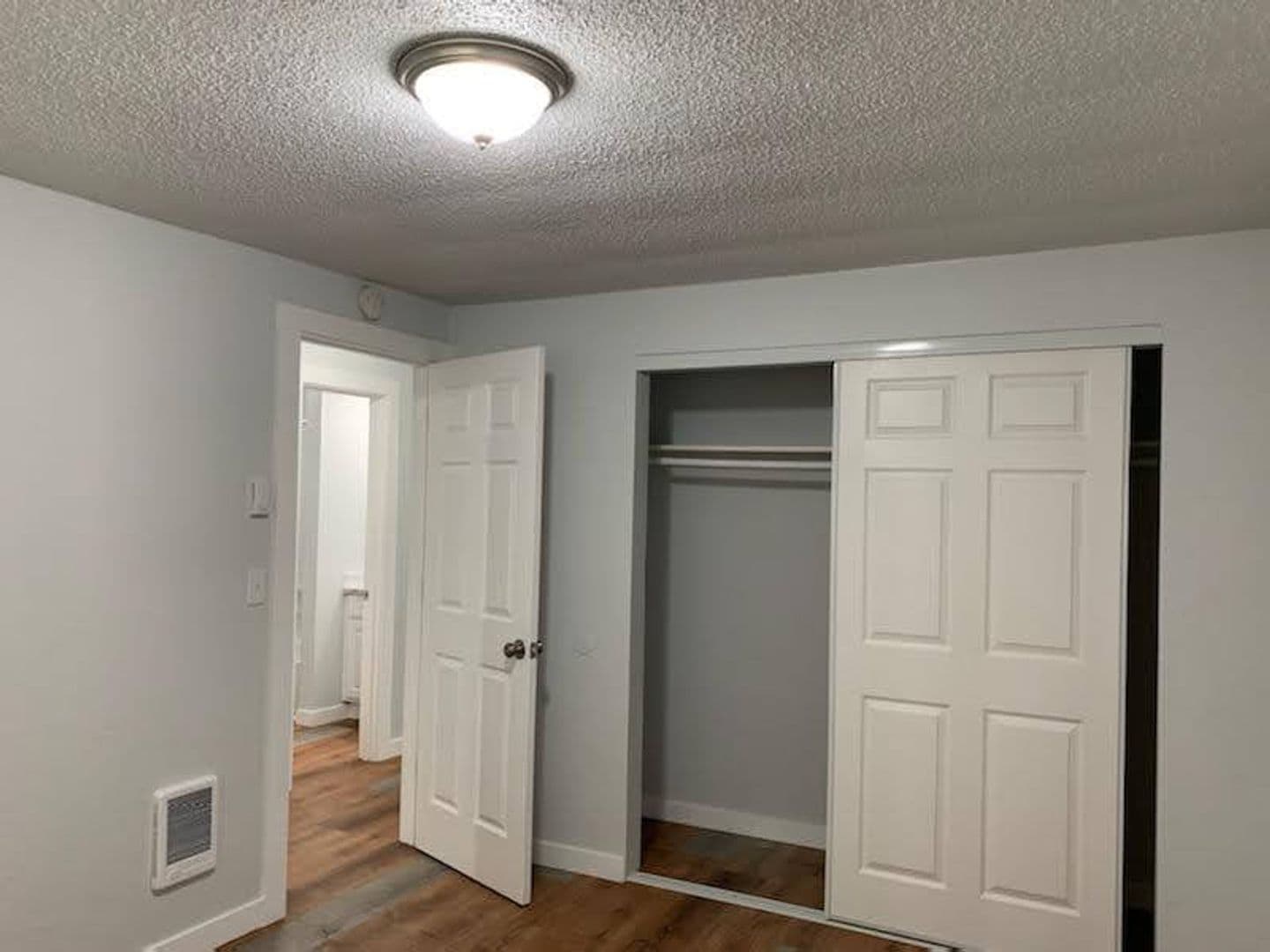 Eugene Apartment: 142 Jefferson Street