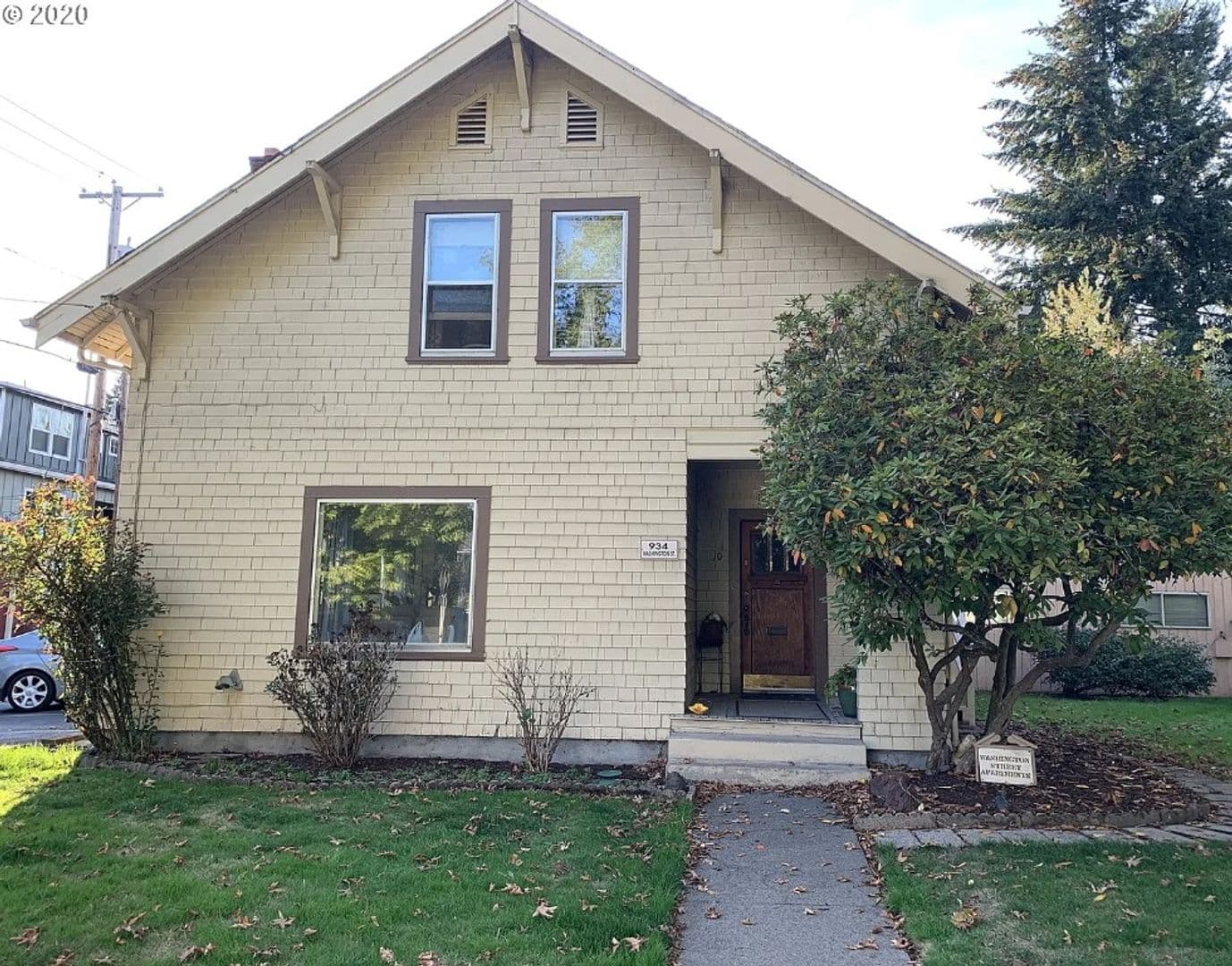Eugene Apartment: 934 Washington Street