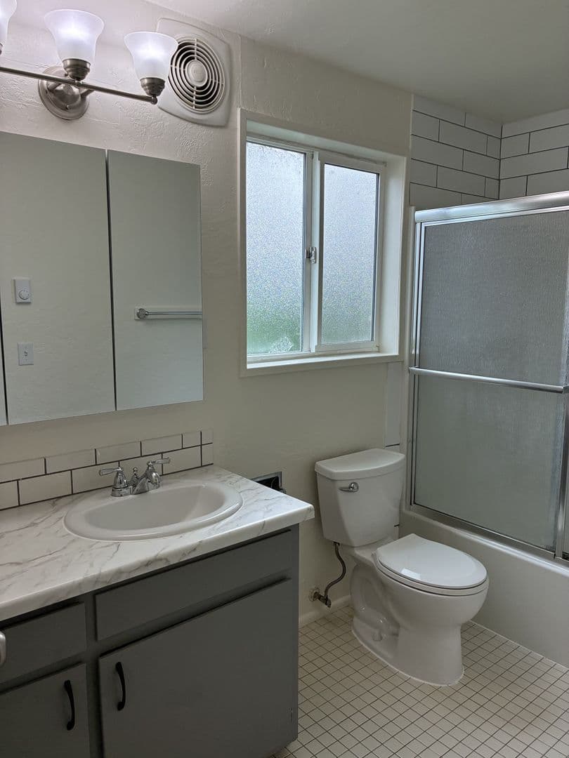 Eugene Apartment: 321-367 N Polk Street