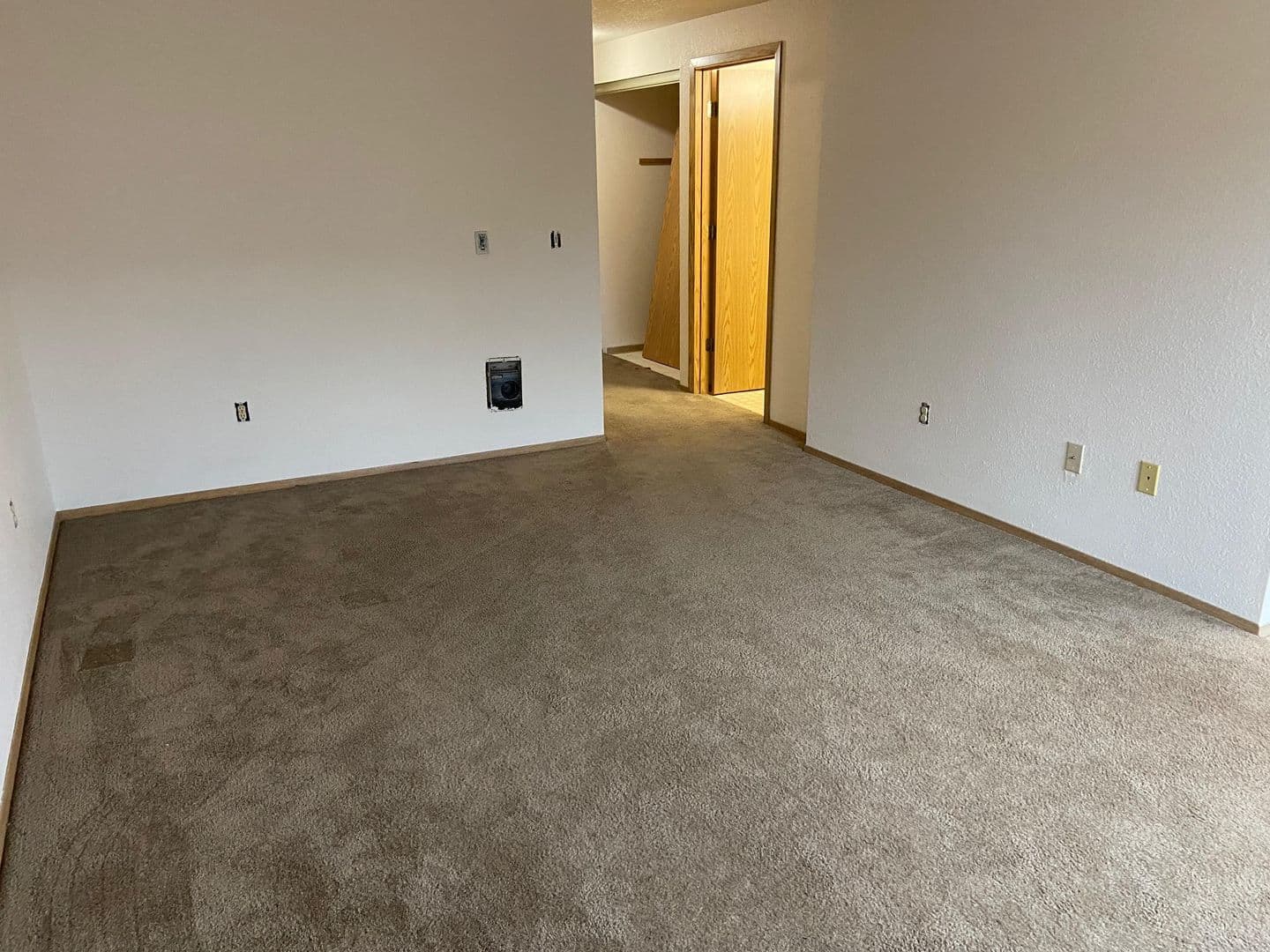 Springfield Apartment: 926 Anderson Lane